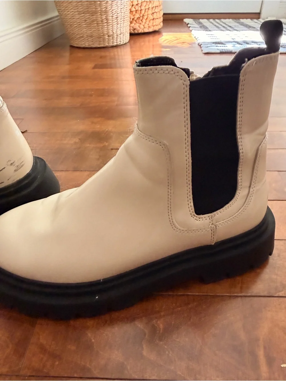 Zara girls Cream Chelsea Lug Boots with Black Sole